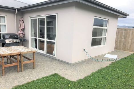 Photo of property in 15 Coutts Way, Fitzherbert, Palmerston North, 4410