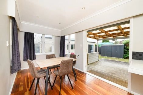 Photo of property in 18 Woburn Place, Takaro, Palmerston North, 4412