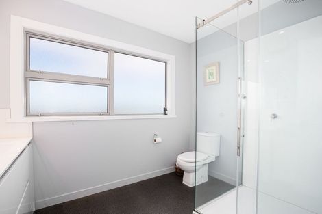 Photo of property in 5 Seascape View, Paremata, Porirua, 5024