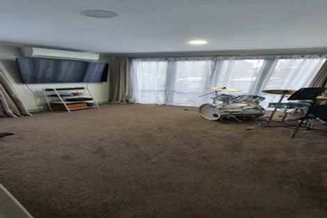 Photo of property in 2/34 Valley View Road, Glenfield, Auckland, 0629