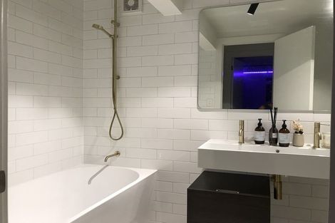 Photo of property in 2 Ravenwood Drive, Forrest Hill, Auckland, 0620