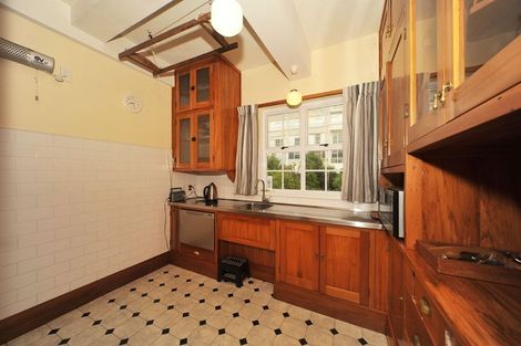 Photo of property in Chevening Flats, 90 Salamanca Road, Kelburn, Wellington, 6012