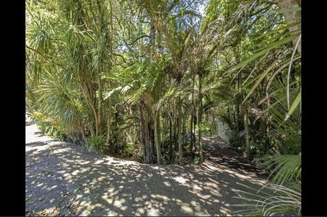 Photo of property in 323 Glenfield Road, Glenfield, Auckland, 0629