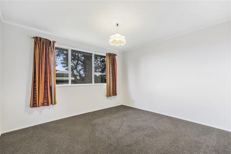 Photo of property in 16 Foyle Place, Glendene, Auckland, 0602