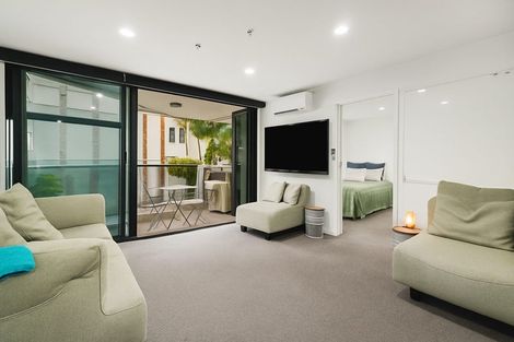 Photo of property in 1e/175 Hurstmere Road, Takapuna, Auckland, 0622