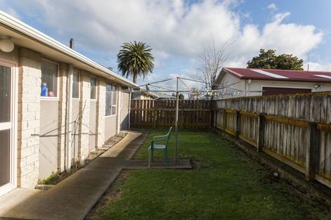 Photo of property in 12 Mccallum Street, Dannevirke, 4930
