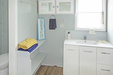 Photo of property in 46 Pratt Avenue, Foxton Beach, Foxton, 4815