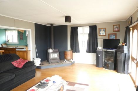 Photo of property in 1 Curtis Street, Hector, 7822