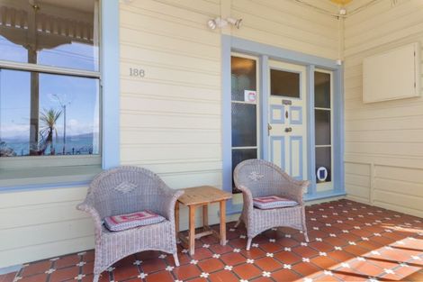Photo of property in 186 Oriental Parade, Oriental Bay, Wellington, 6011