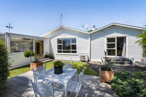 Photo of property in 22 Awanui Street, Merrilands, New Plymouth, 4312