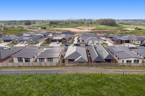 Photo of property in 25 Waruhia Crescent, Rototuna North, 3281