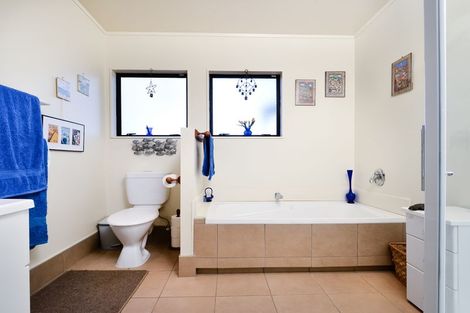 Photo of property in 1/95 Sturges Road, Henderson, Auckland, 0612