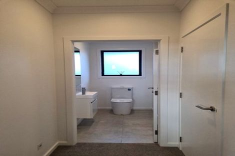 Photo of property in 18 Sardinia Grove, Fitzherbert, Palmerston North, 4410