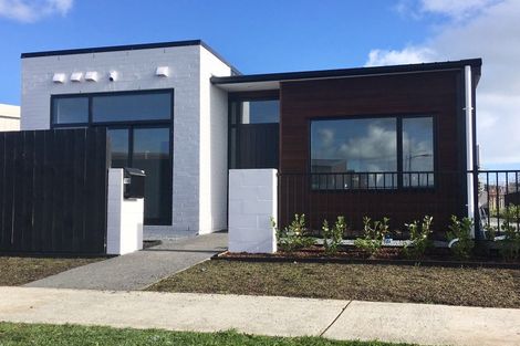 Photo of property in 16 Liberation Road, Papakura, 2110