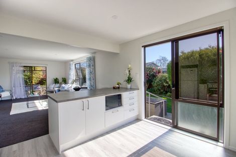 Photo of property in 2/10 Montclare Avenue, Ilam, Christchurch, 8041