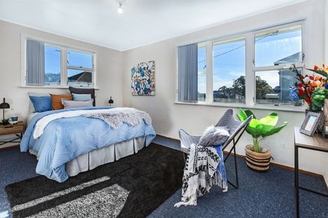 Photo of property in 11 D'urville Street, Cannons Creek, Porirua, 5024