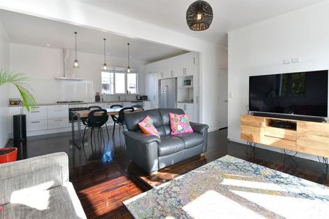 Photo of property in 2/911 Whangaparaoa Road, Manly, Whangaparaoa, 0930