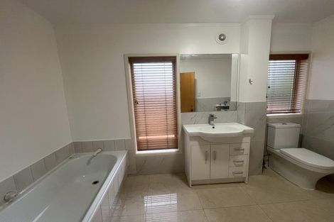 Photo of property in 8 Sanctuary Point, Sunnyhills, Auckland, 2010