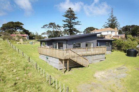Photo of property in 4 Gillespie Drive, Baylys Beach, Dargaville, 0377
