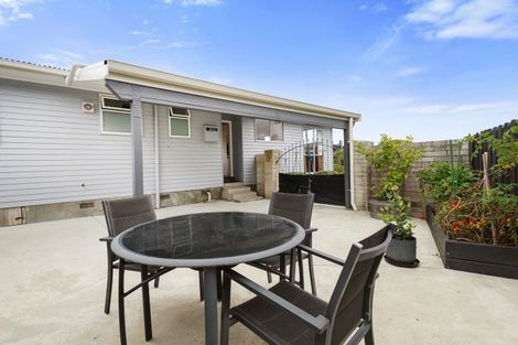 Photo of property in 18 Omaha Grove, Totara Park, Upper Hutt, 5018