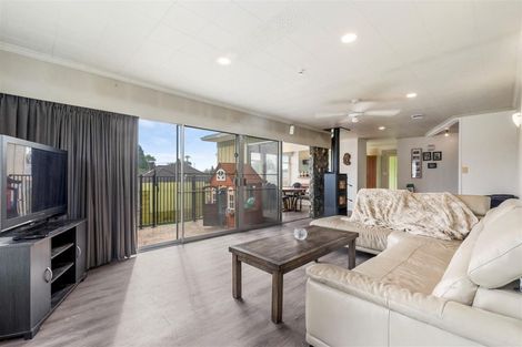 Photo of property in 2 Island View Road, Western Heights, Rotorua, 3015
