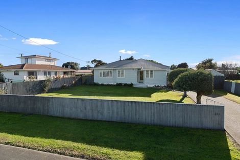 Photo of property in 2 Kiharoa Street, Otaki Beach, Otaki, 5512