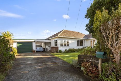 Photo of property in 2 Ongley Crescent, Tawa, Wellington, 5028