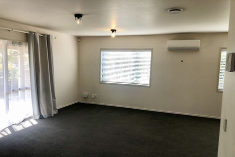 Photo of property in 10 Umu Place, Mangere, Auckland, 2022
