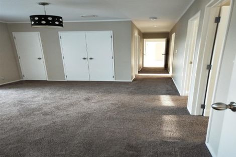 Photo of property in 22 Sturges Road, Henderson, Auckland, 0612