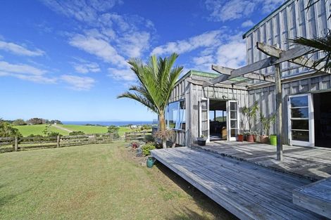 Photo of property in 18 Old School Road, Leigh, 0985