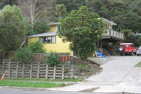 Photo of property in 27 Lowry Crescent, Stokes Valley, Lower Hutt, 5019