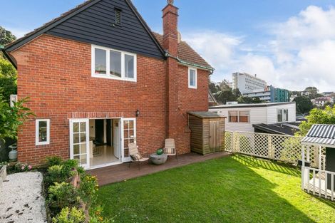 Photo of property in 323 The Terrace, Te Aro, Wellington, 6011