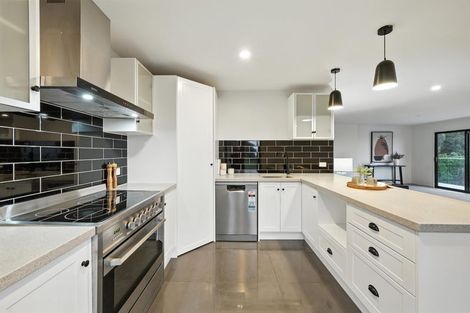 Photo of property in 122 Mccormacks Bay Road, Redcliffs, Christchurch, 8081