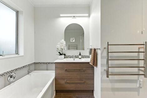 Photo of property in 32 Tararua Street, Pahiatua, 4910