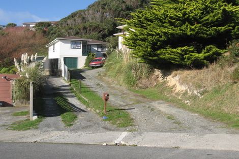 Photo of property in 28 Downes Street, Titahi Bay, Porirua, 5022