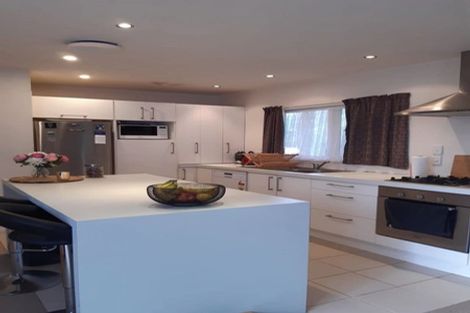 Photo of property in 2/5 Downing Street, Glenfield, Auckland, 0629