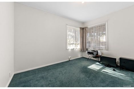 Photo of property in 13 Gladfield Lane, Te Atatu Peninsula, Auckland, 0610