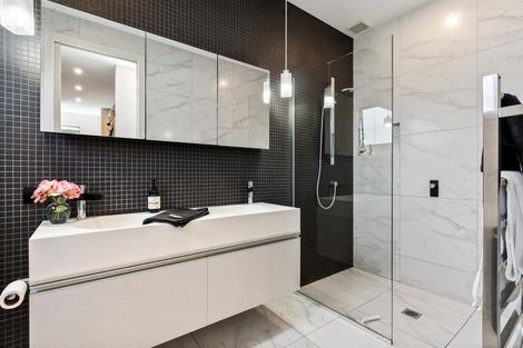 Photo of property in 15 Wrybill Way, Point Wells, 0986
