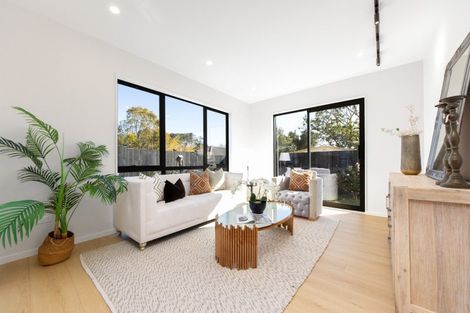 Photo of property in 3a Pendlebury Street, Green Bay, Auckland, 0604