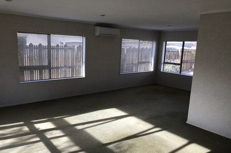 Photo of property in 1/9 Midvale Place, Burswood, Auckland, 2013