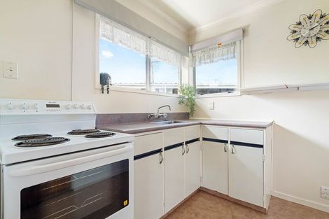 Photo of property in 2/13 Kowhai Avenue, Mangere Bridge, Auckland, 2022