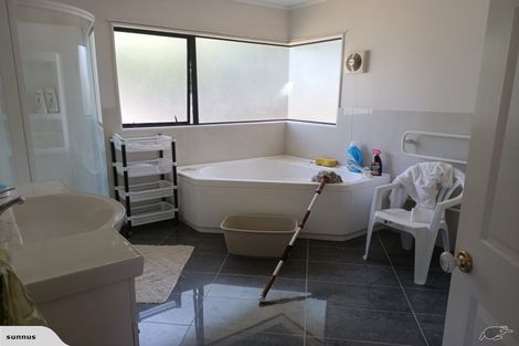 Photo of property in 12 Searidge Rise, West Harbour, Auckland, 0618