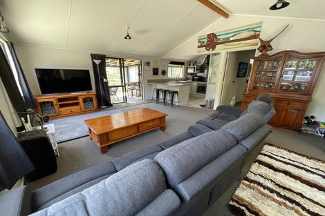 Photo of property in 54 Powells Road, Cable Bay, 0420