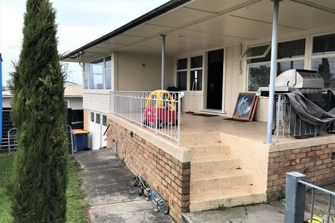 Photo of property in 9 Covil Avenue, Te Atatu South, Auckland, 0610