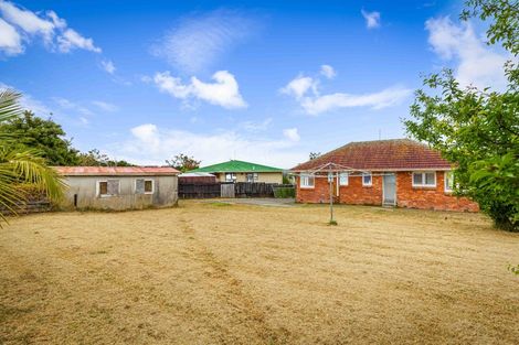 Photo of property in 18 Vodanovich Road, Te Atatu South, Auckland, 0610