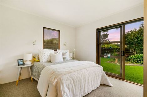 Photo of property in 24 Realm Place, Massey, Auckland, 0614