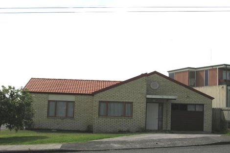 Photo of property in 26 Awaroa Road, Sunnyvale, Auckland, 0612