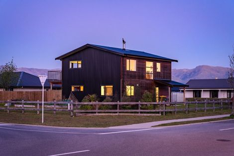 Photo of property in 28 Wabler Lane, Albert Town, Wanaka, 9305