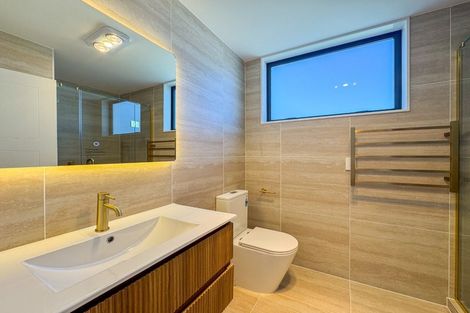 Photo of property in 2/9 Utting Street, Birkdale, Auckland, 0626
