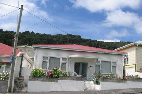 Photo of property in 37 Porritt Avenue, Mount Victoria, Wellington, 6011